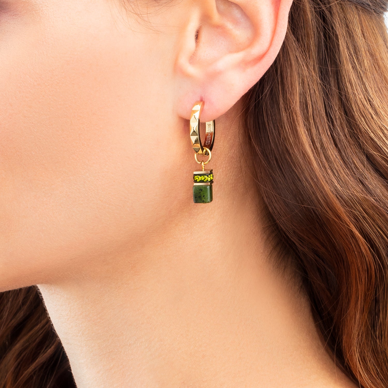 EAR ME UP Charm GeoCUBE® gold-grün