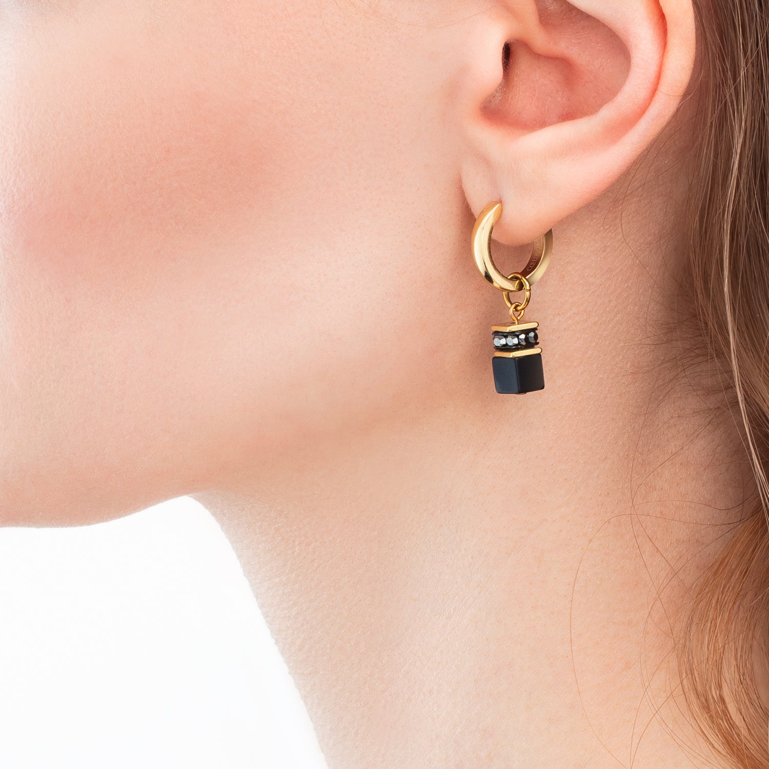 EAR ME UP Charm GeoCUBE® gold-schwarz