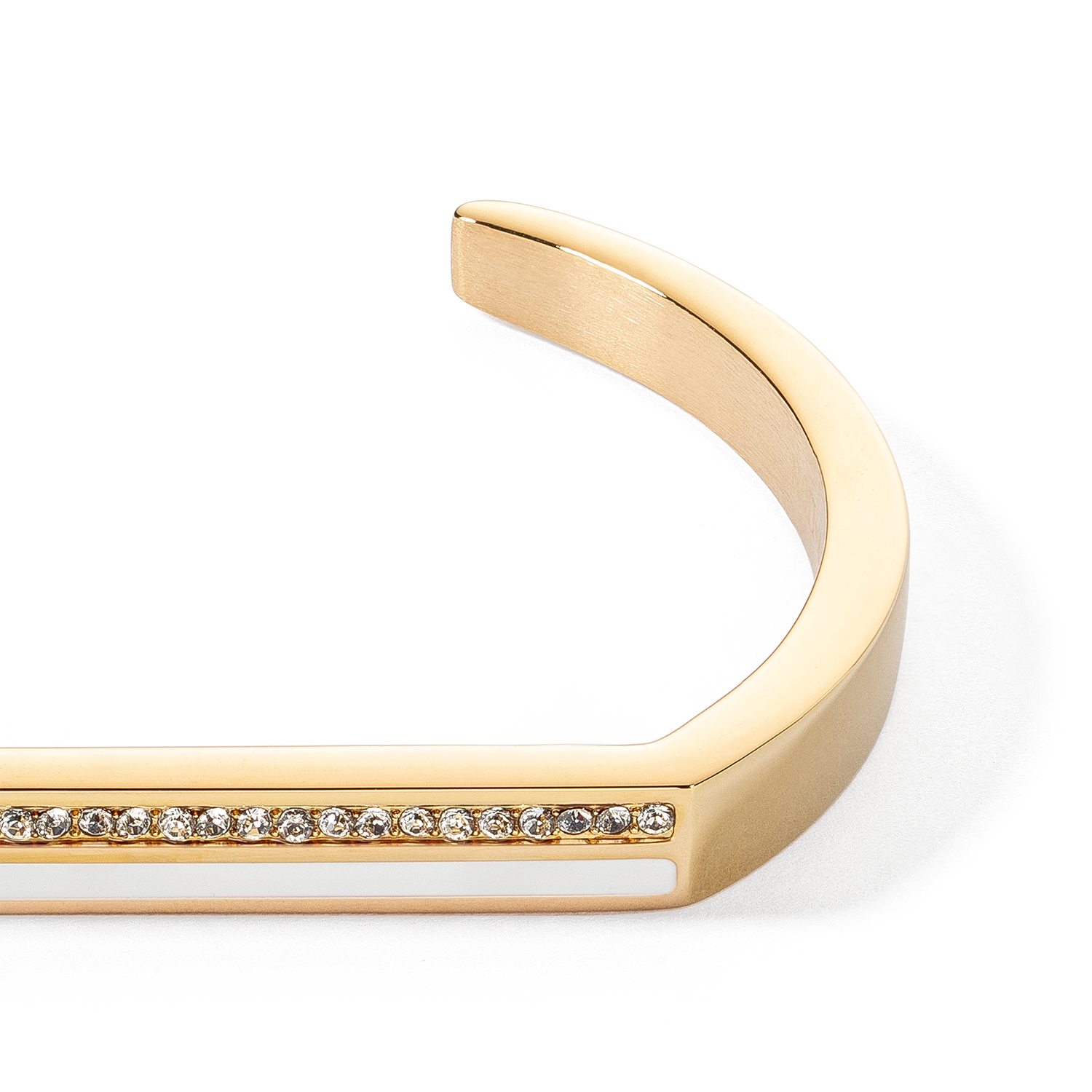 Armreif Cuff Square Stripes gold-weiß von COEUR DE LION – Detailaufnahme
