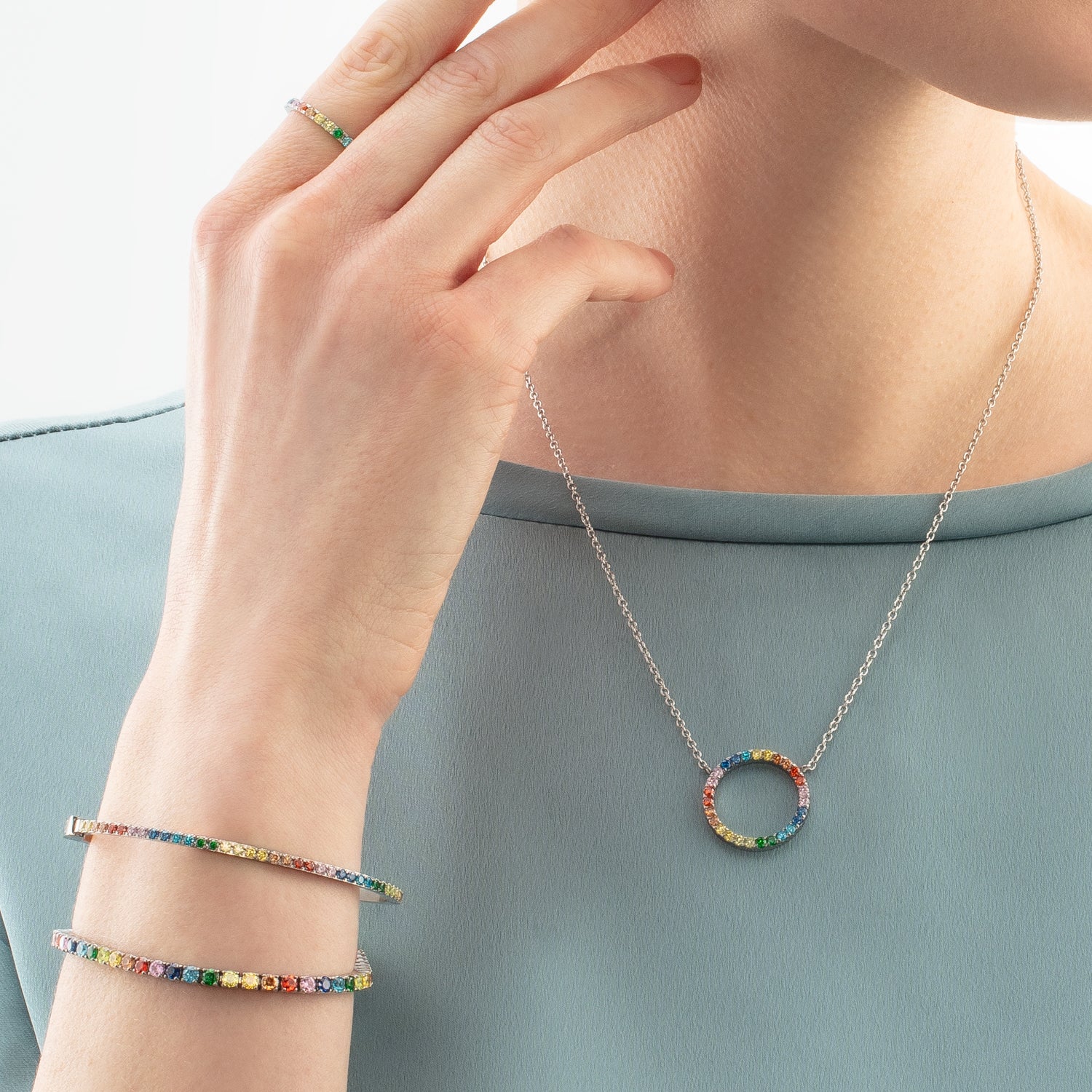 Eternal Love Armreif silber-multicolor von COEUR DE LION – am Modell getragen