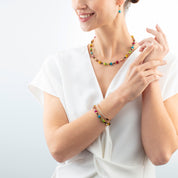 Eternal Love Armreif gold-kristall von COEUR DE LION – am Modell getragen