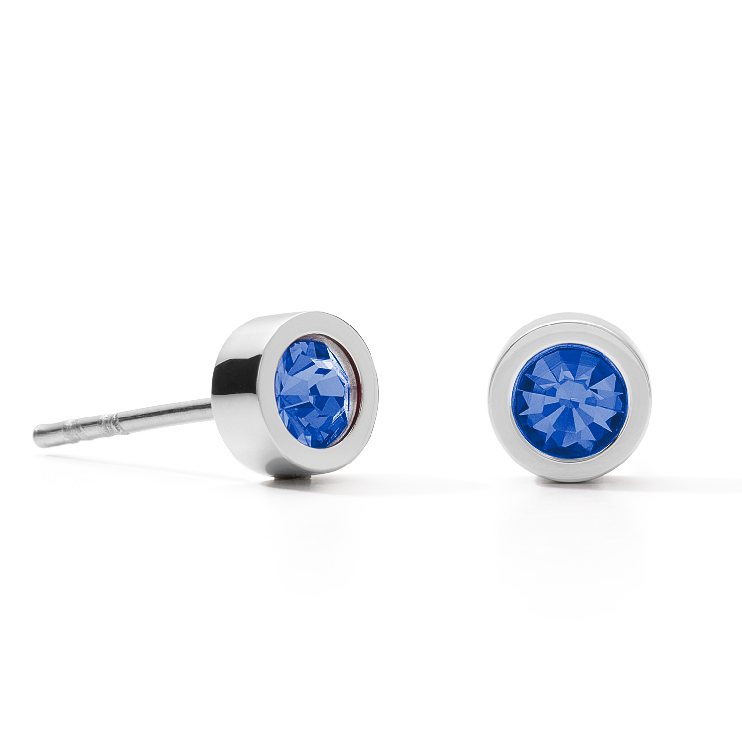 Ohrringe Sparkling Dot silber-blau von COEUR DE LION – Detailaufnahme