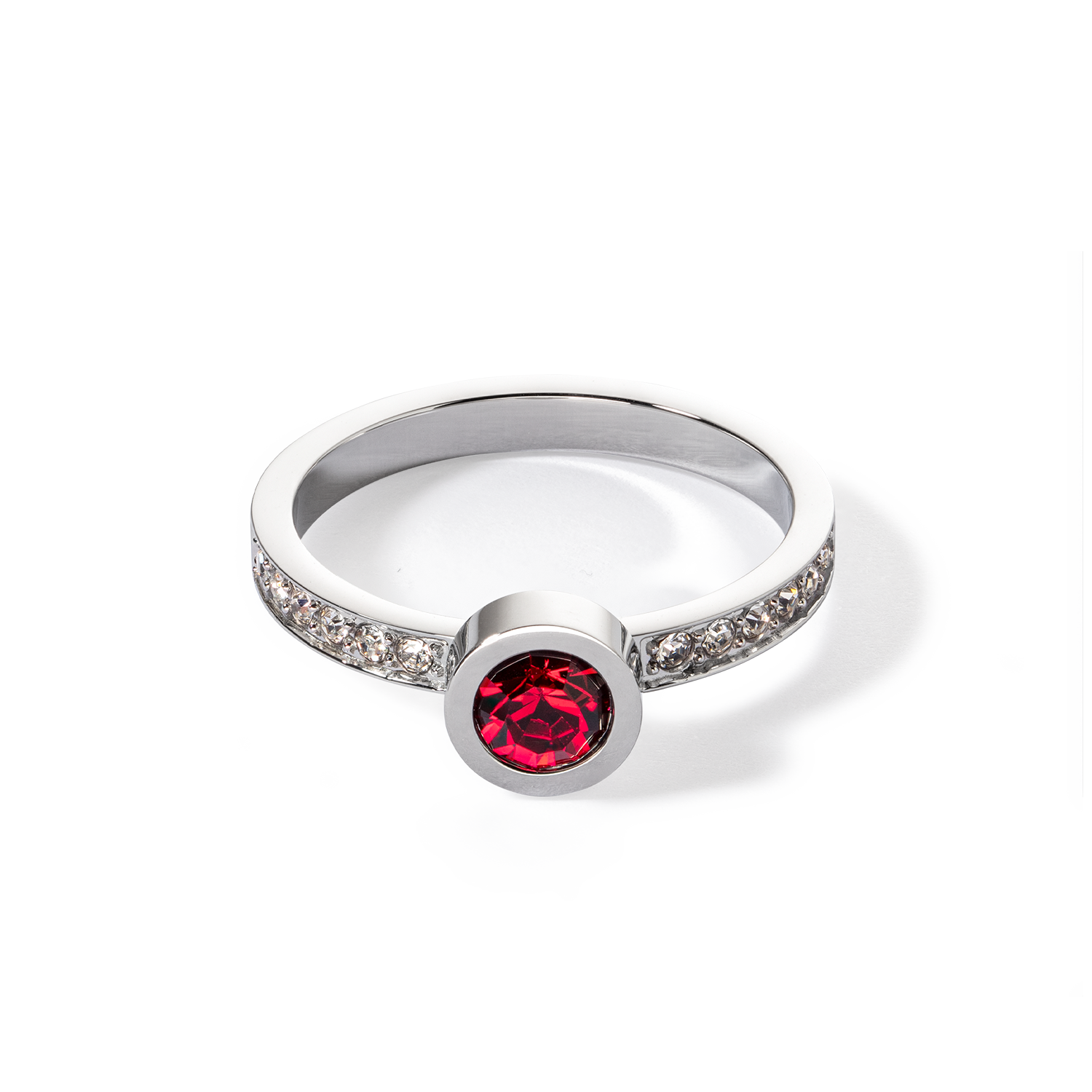 Sparkling Dots Ring silber rot von COEUR DE LION – Detailaufnahme