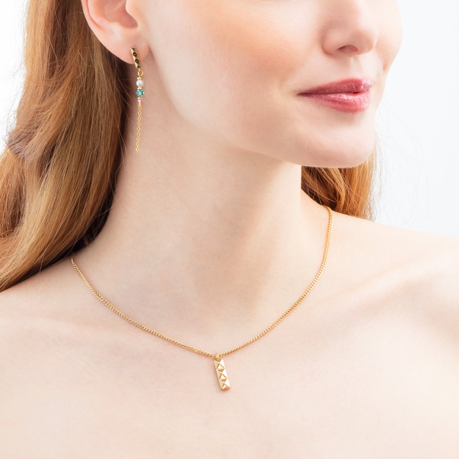 Halskette Spikes Trio Bar gold von COEUR DE LION – am Modell getragen