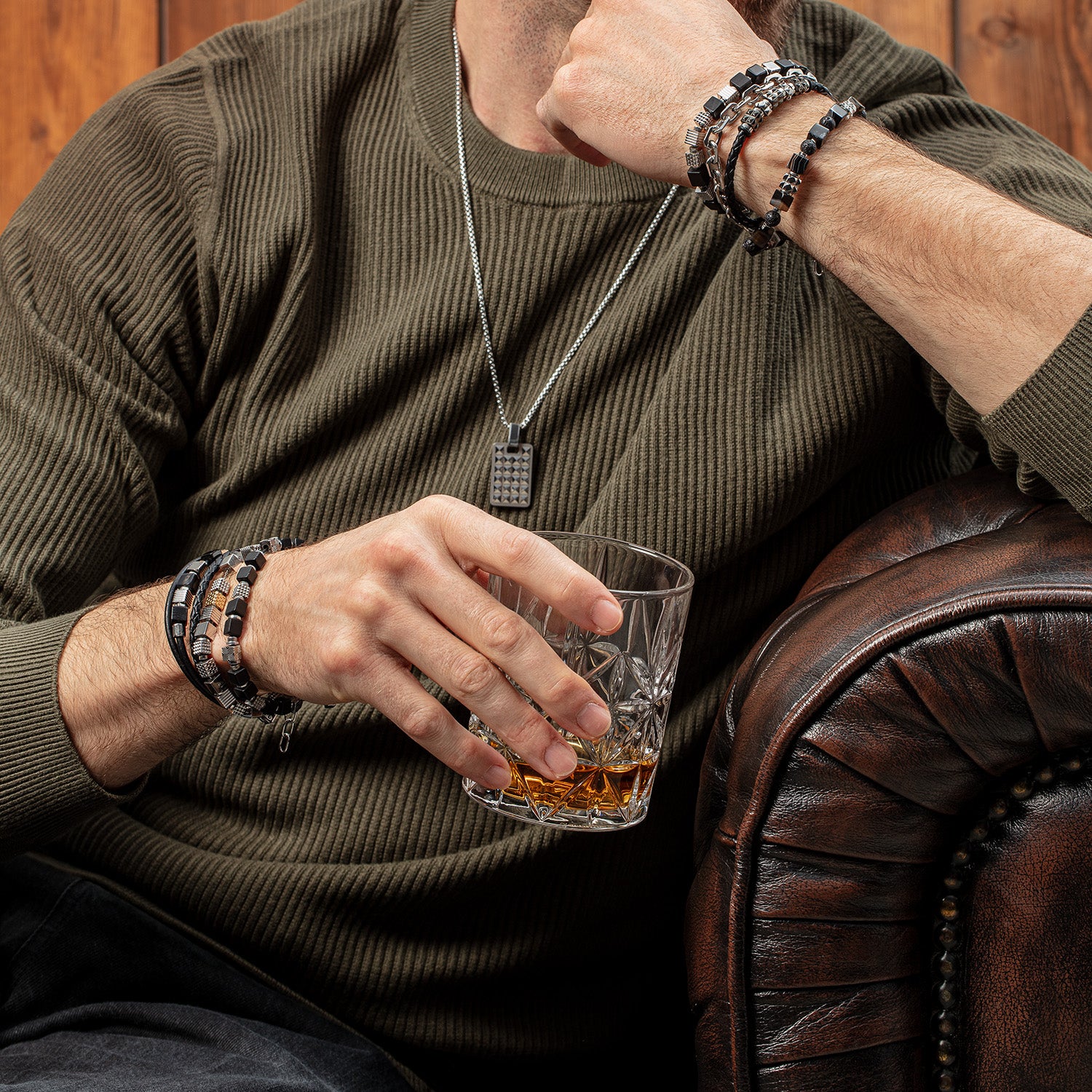 Armband Leder Schwarz mit Edelstahl Gun Metal Spikes Cubes
