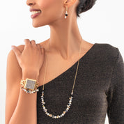 Armband Dancing Crystals & Pearls silber-schwarz von COEUR DE LION – am Modell getragen