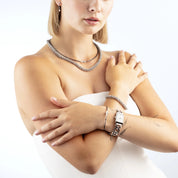 Ohrringe Edge & Grace anthrazit-silber von COEUR DE LION – am Modell getragen
