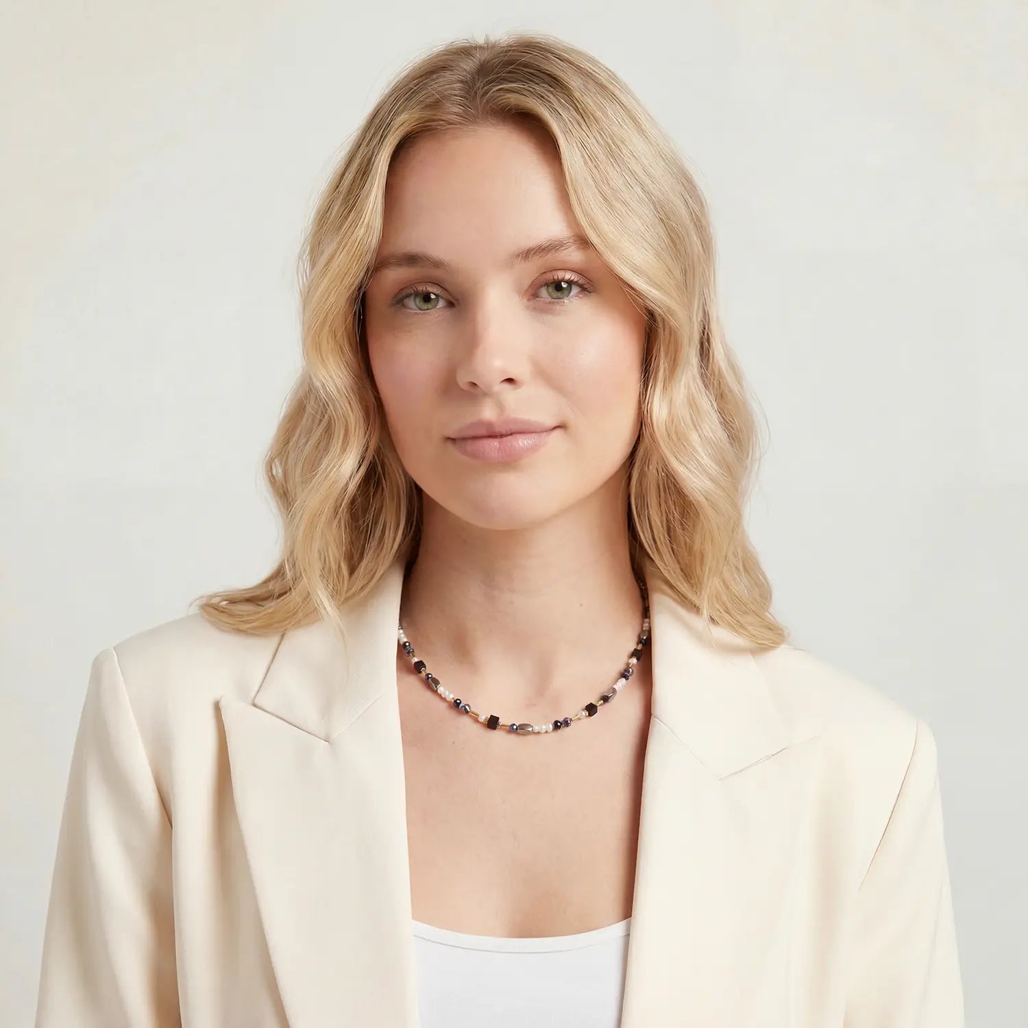 COEUR DE LION Halskette Mosaic Night gold – am Model