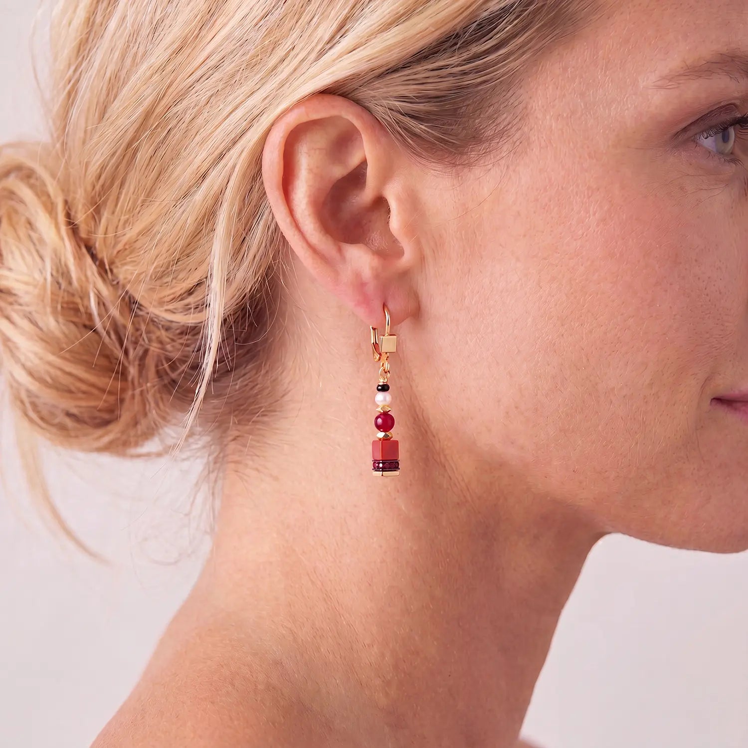 COEUR DE LION Ohrhänger Atelier Ember Gold – am Model