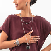 Ring Spikes Square Onyx silber-schwarz von COEUR DE LION – am Modell getragen