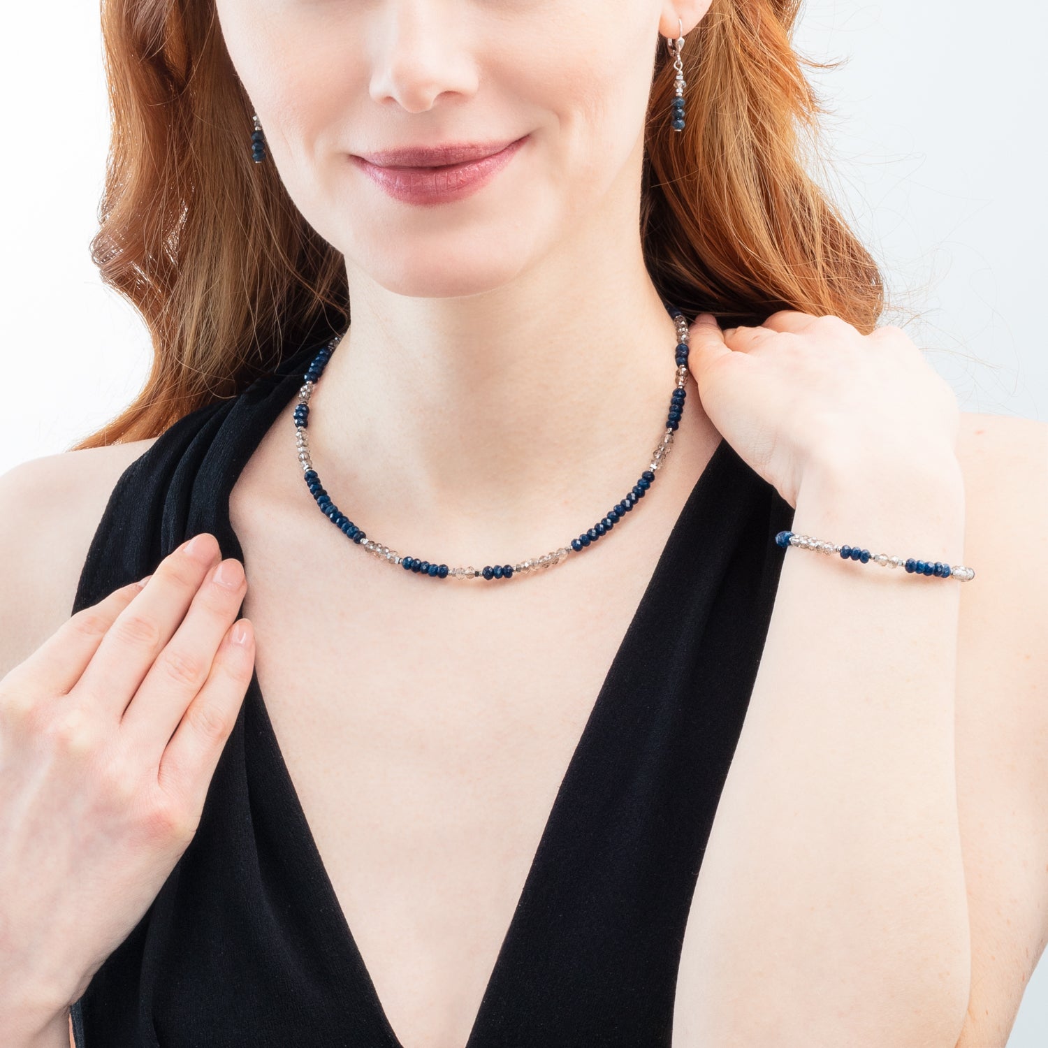 Armband Rhythm Jade Navy silber von COEUR DE LION – am Modell getragen