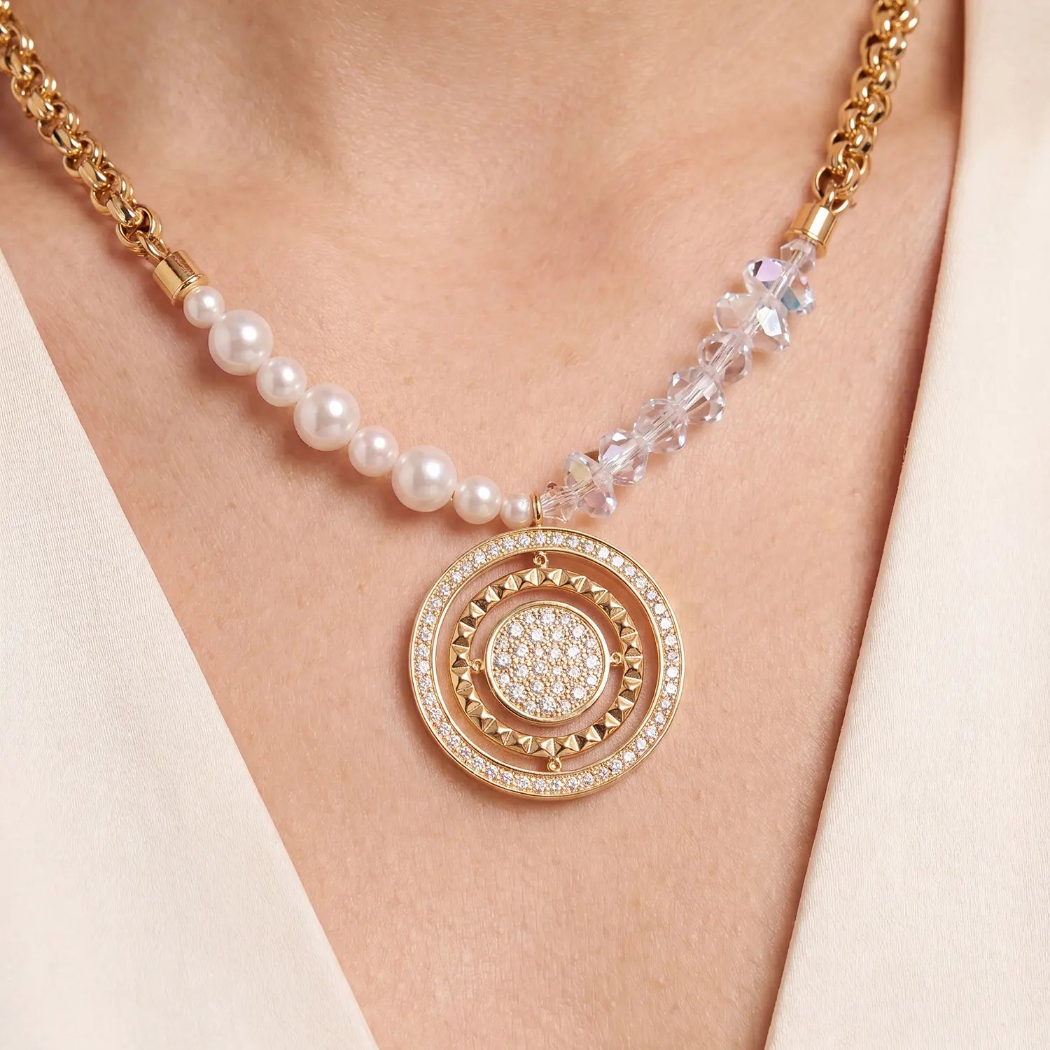 COEUR DE LION Halskette Amulett Fusion Sparkle Gold – am Model
