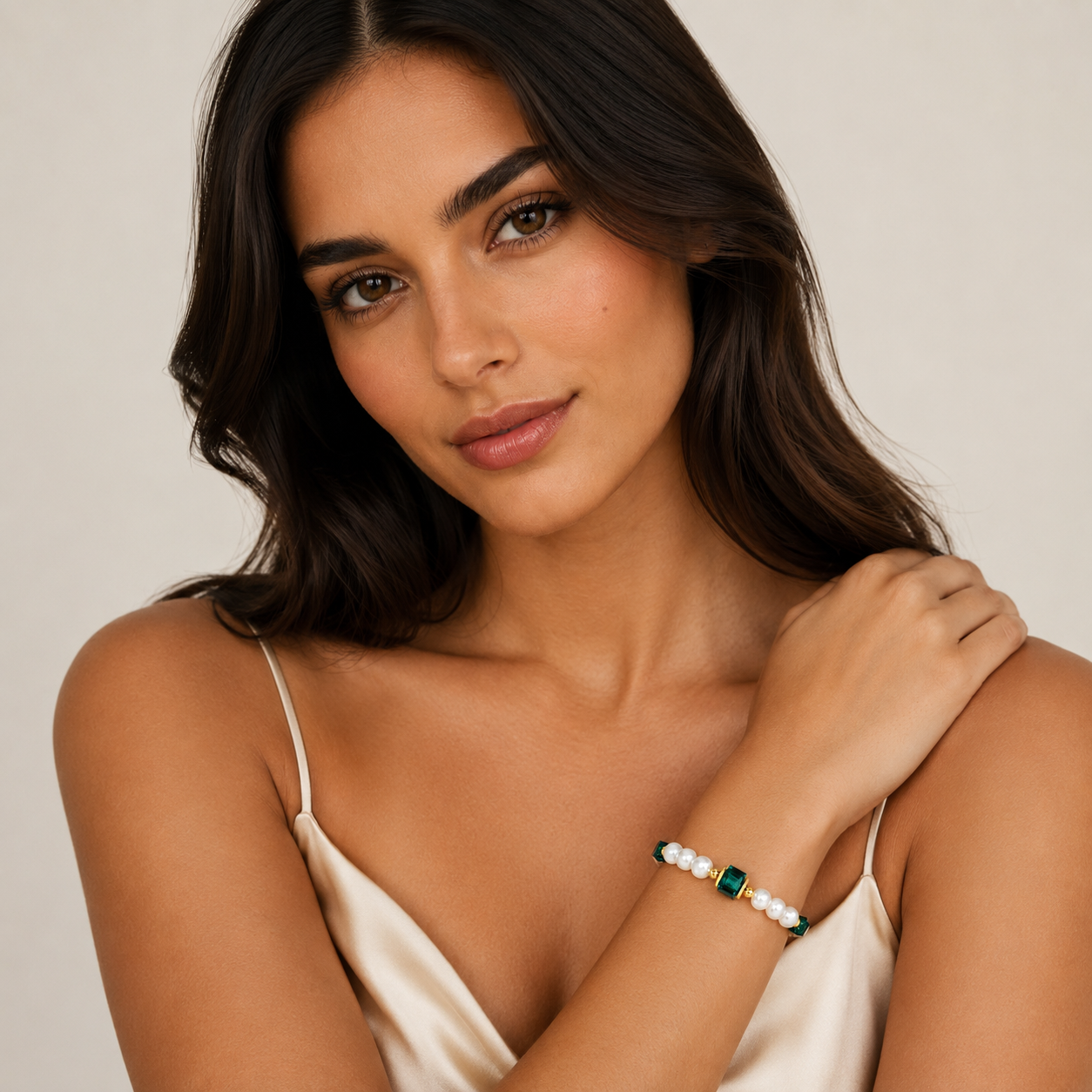 COEUR DE LION Cocktail Pearls Armband Emerald – am Model