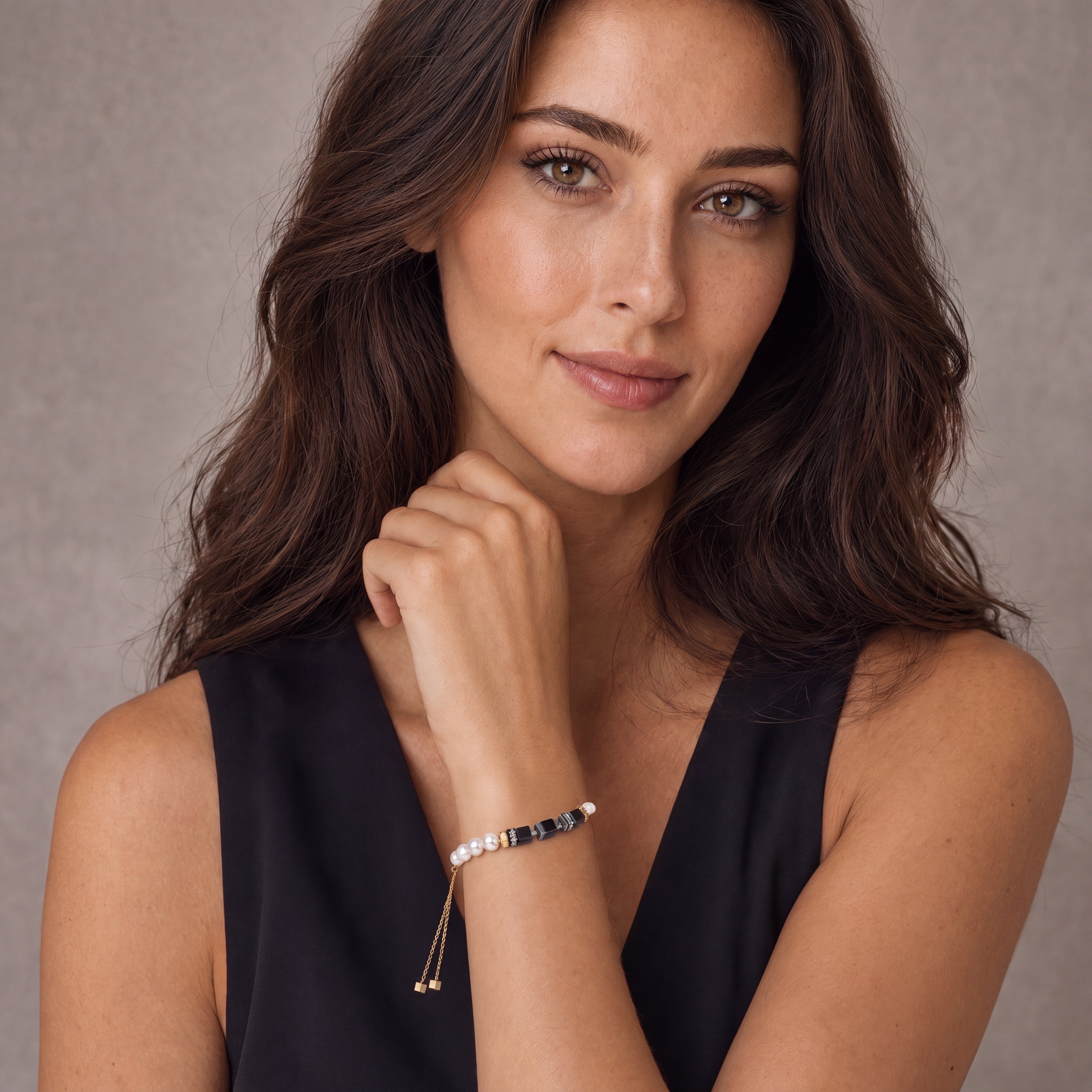 COEUR DE LION Precious Fusion Offset Slider Armband Onyx – am Model