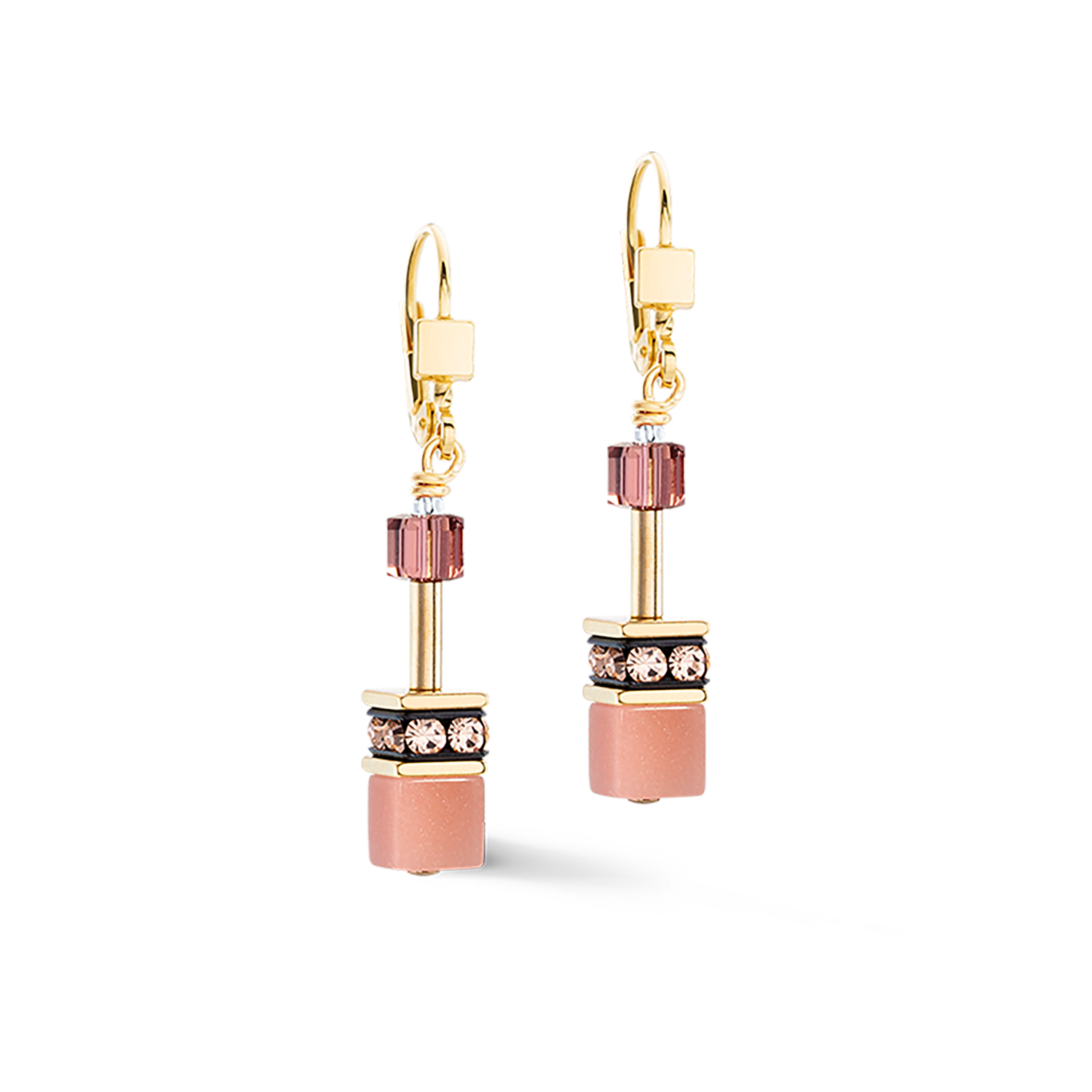 GeoCUBE® Iconic Ohrringe golden Blush von COEUR DE LION – Detailaufnahme