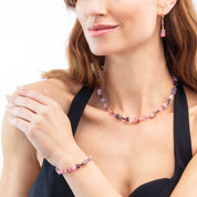 GeoCUBE® Iconic Ohrringe rosa-flieder von COEUR DE LION – am Modell getragen