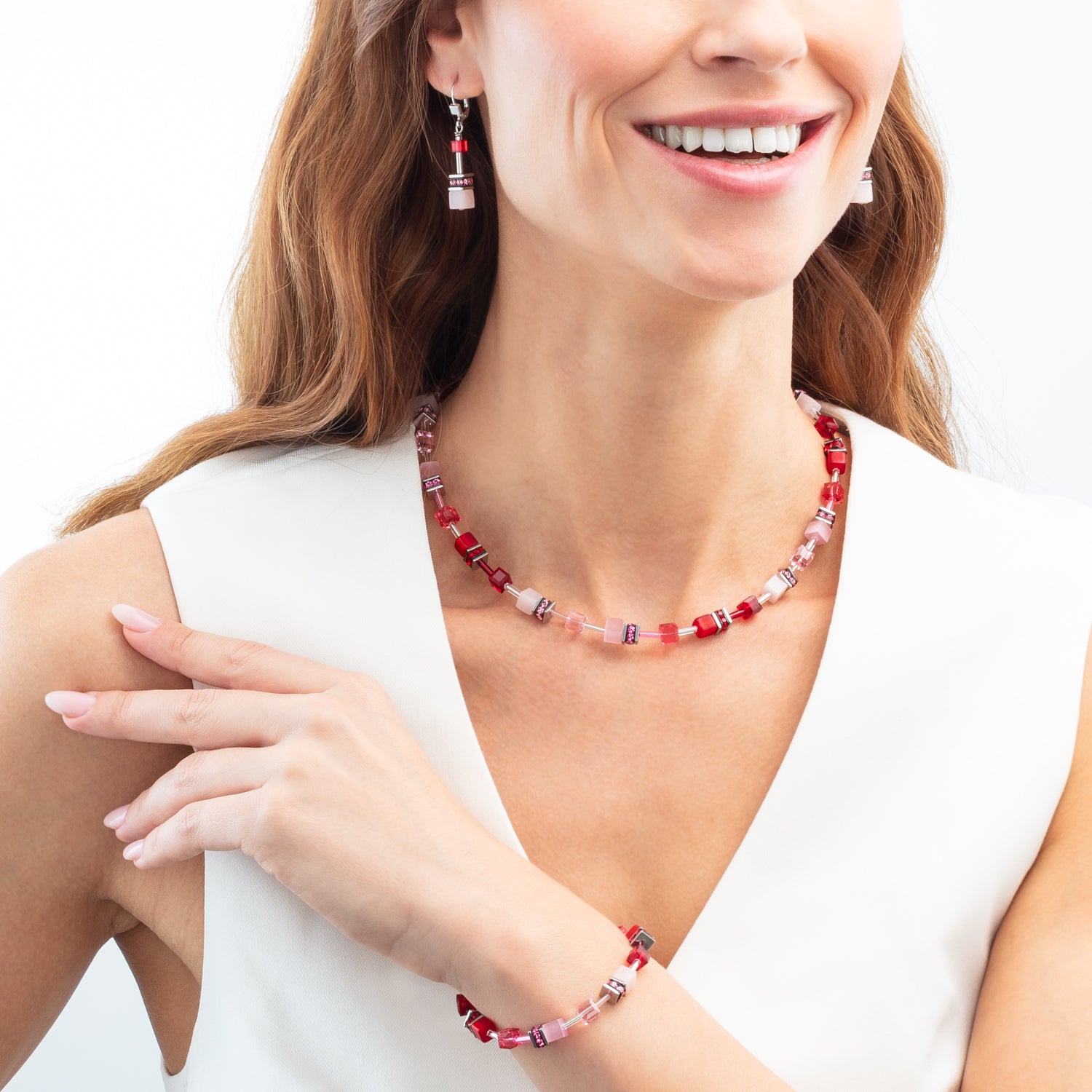 GeoCUBE® Iconic Armband rosé blush von COEUR DE LION – am Modell getragen