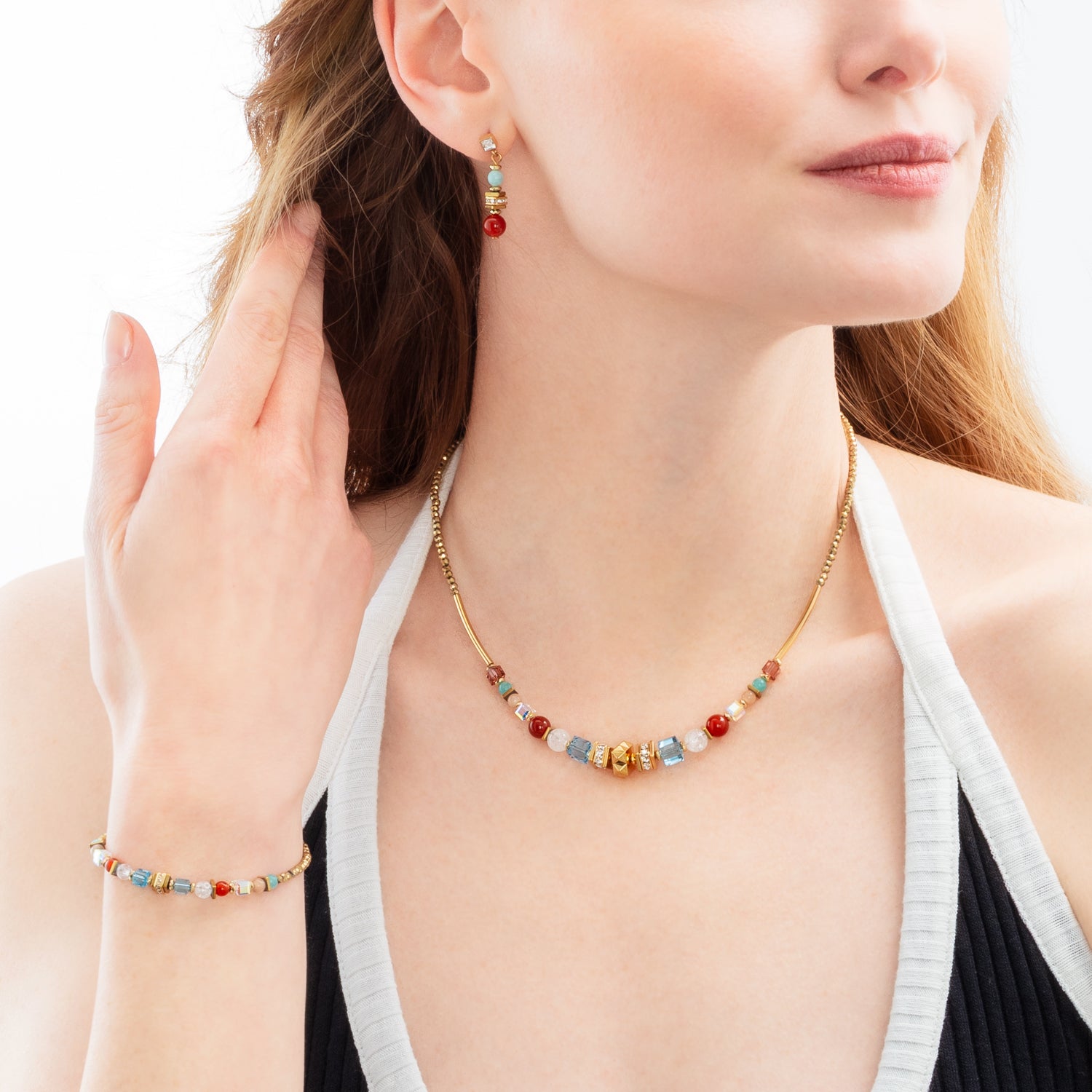 Ohrringe Shape Mix Nexus gold-multicolor von COEUR DE LION – am Modell getragen
