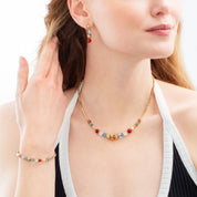 Armband Shape Mix Nexus gold-multicolor von COEUR DE LION – am Modell getragen