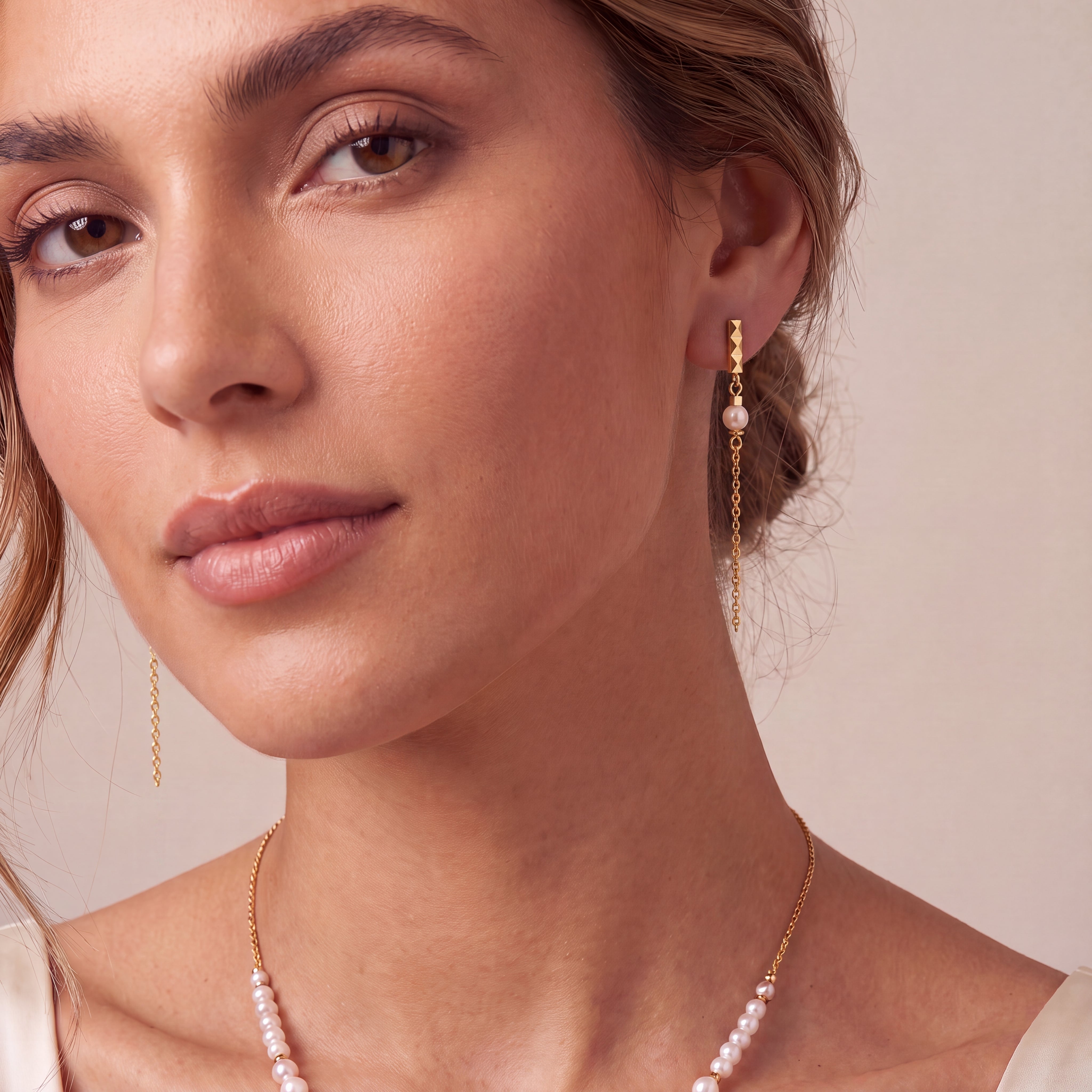 COEUR DE LION Ohrringe Slider Pearl Spike gold – am Model