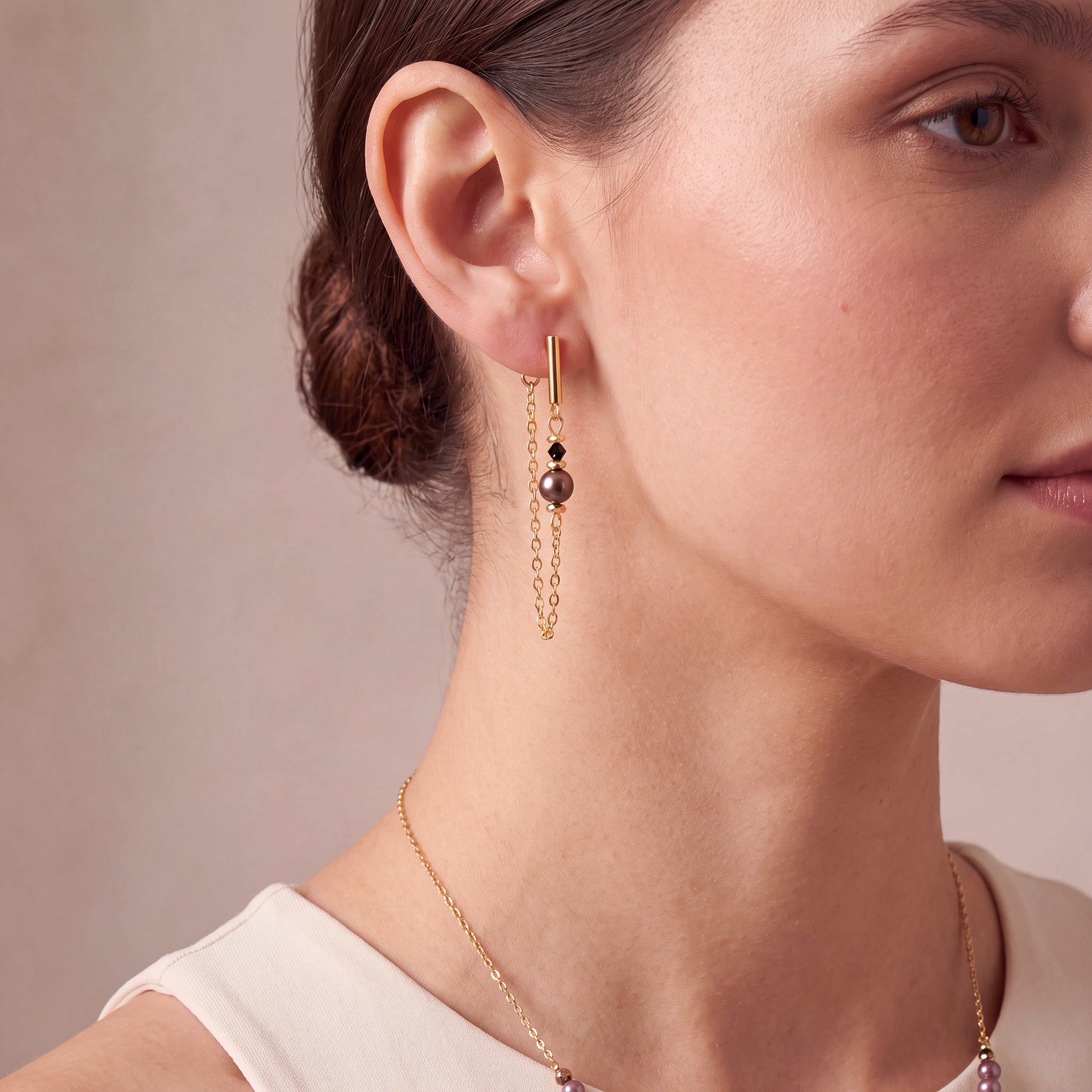 COEUR DE LION Ohrringe Slider Earth gold – am Model