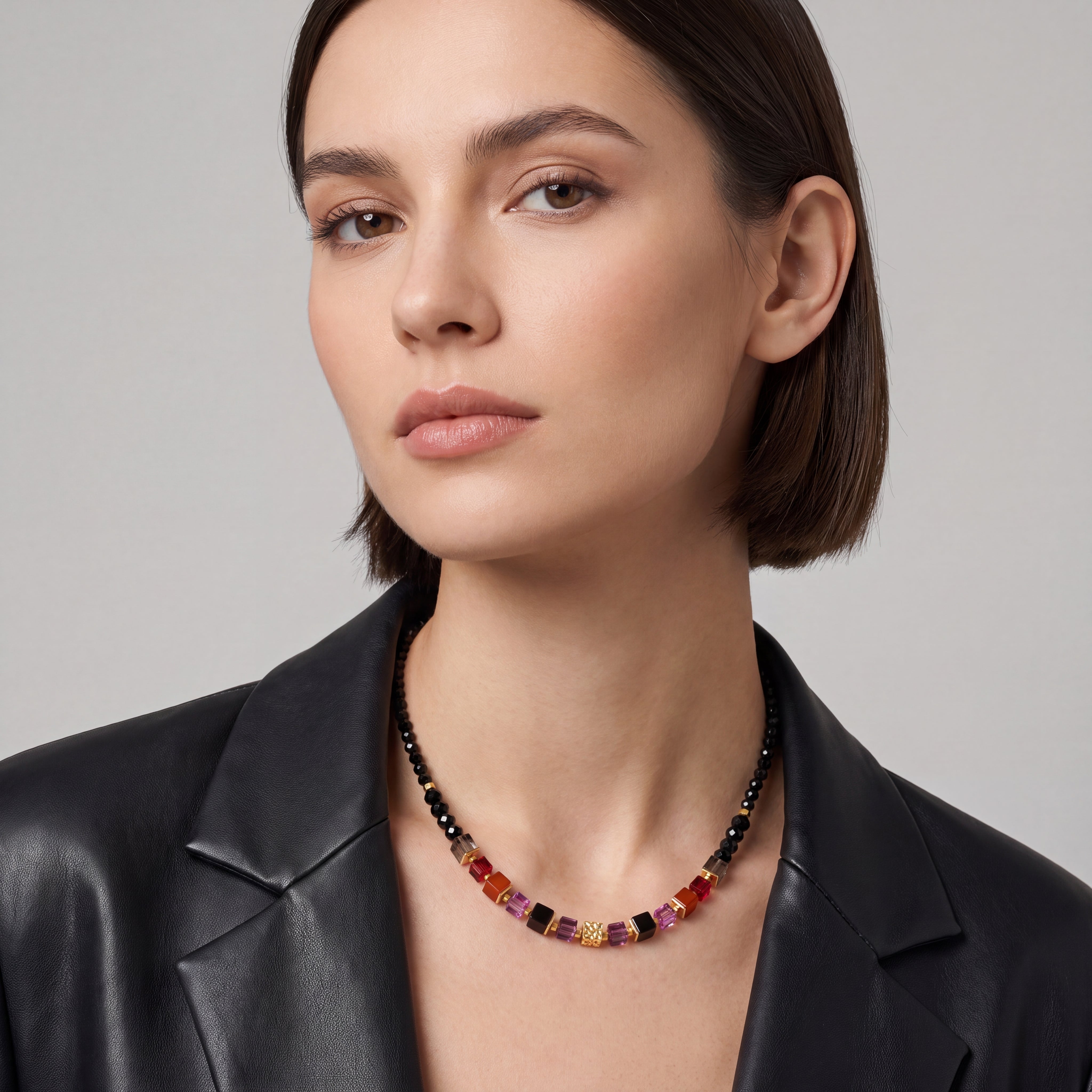 COEUR DE LION Halskette Cube Mix Precious Berry gold – am Model