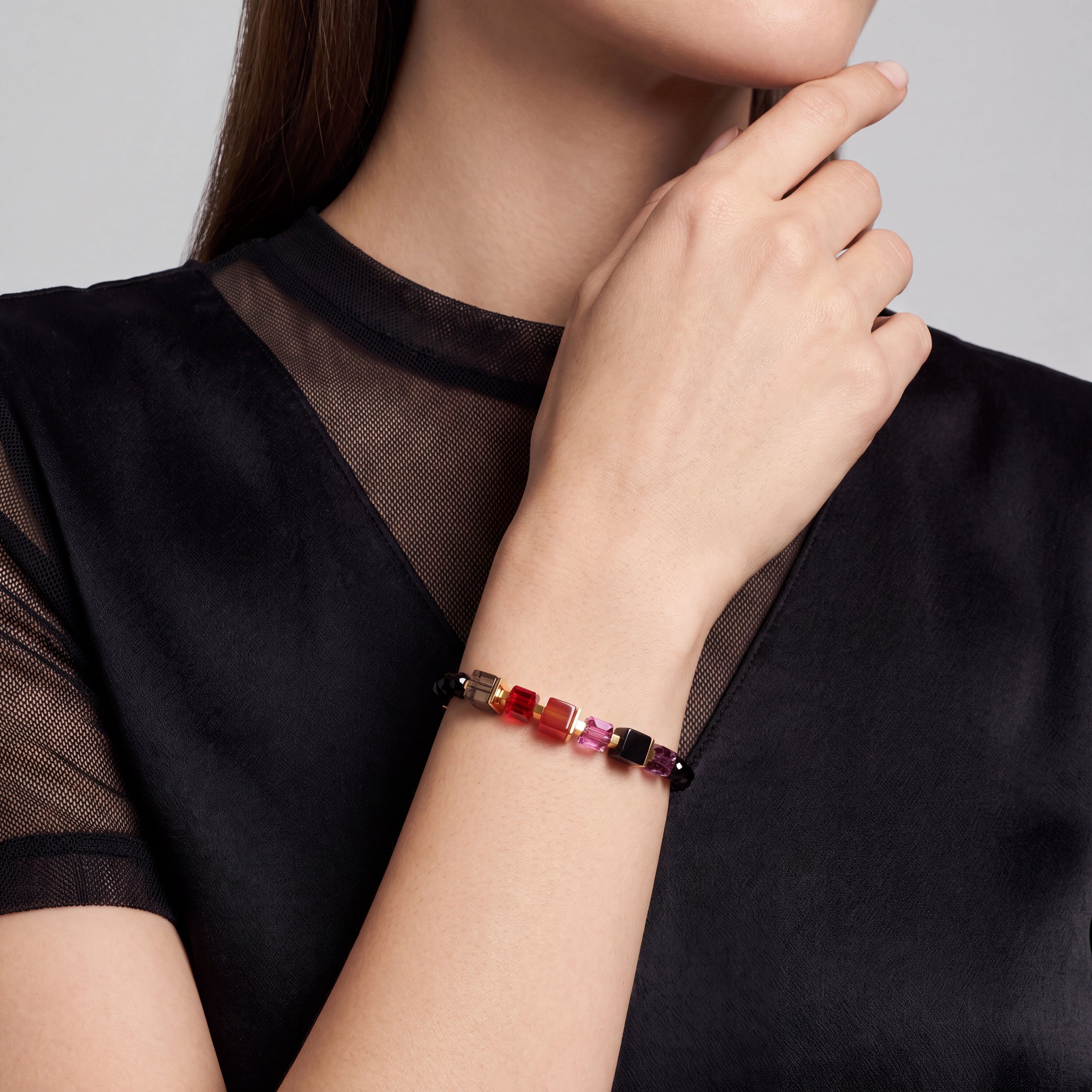 COEUR DE LION Armband Cube Mix Precious Berry gold – am Model