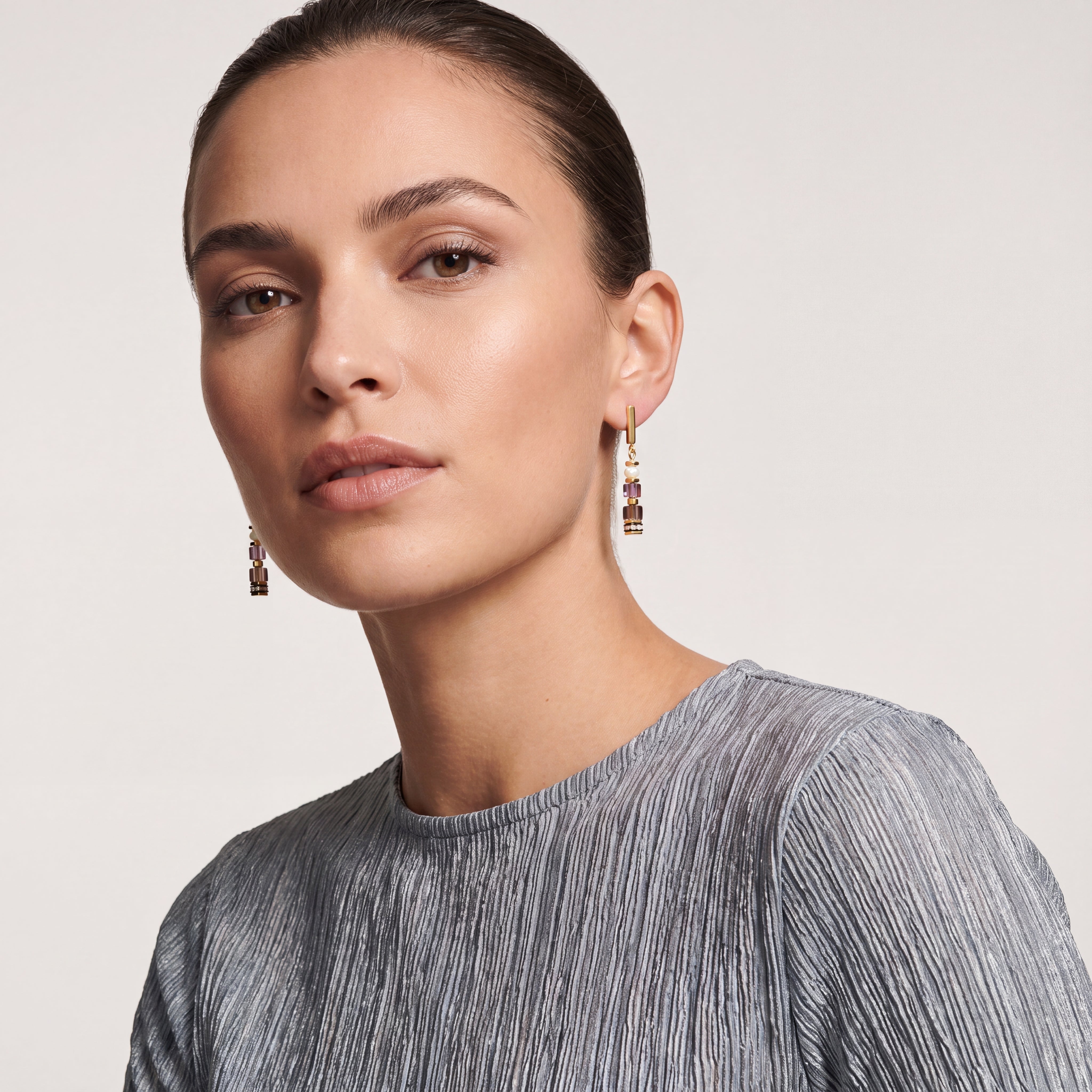 COEUR DE LION GeoCUBE® Precious Grace Ohrringe Rose Smoke – am Model