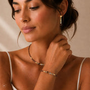 COEUR DE LION Armband Cube Balance Golden Hazel – am Model