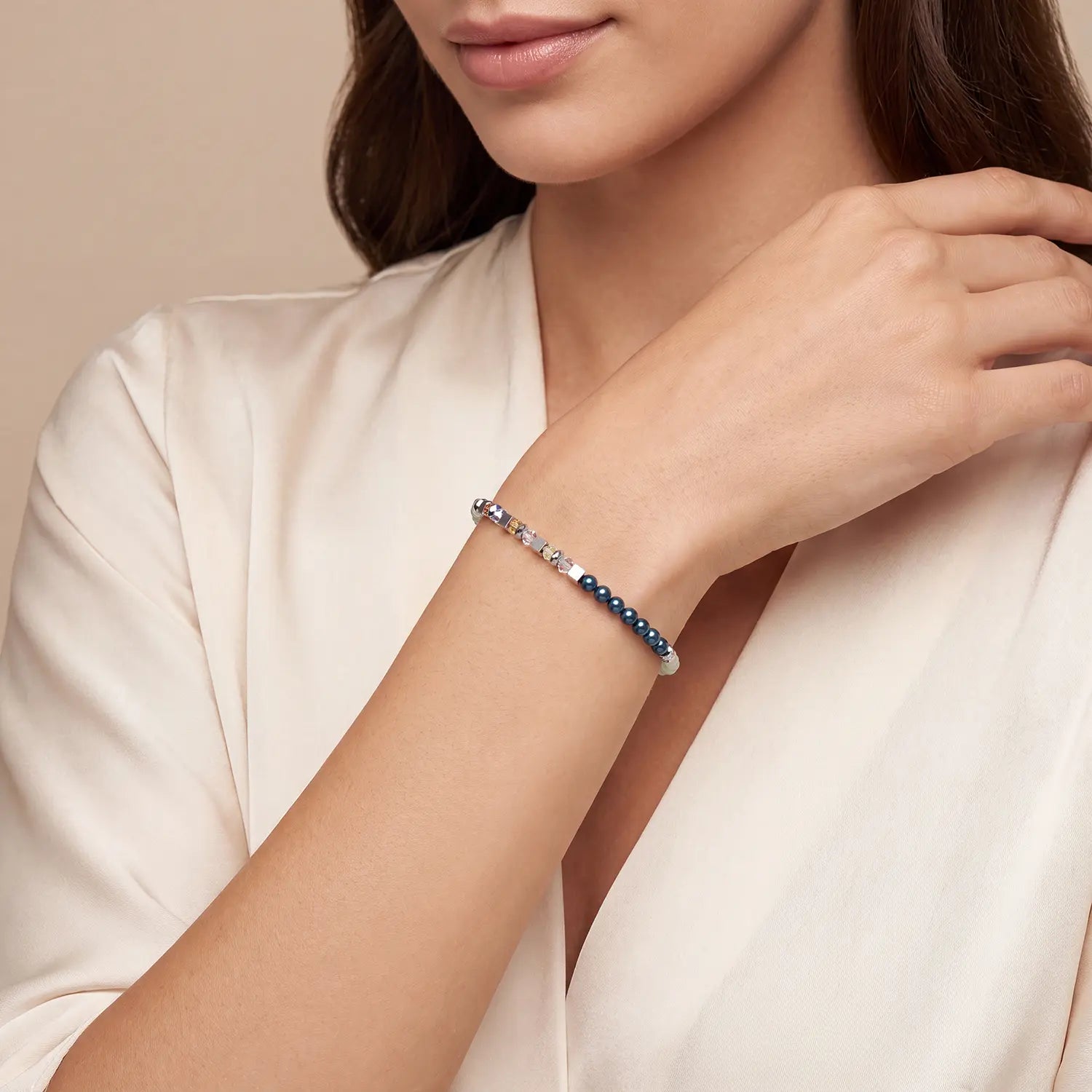 COEUR DE LION Armband Fusion Offset Graphic grün-petrol – am Model