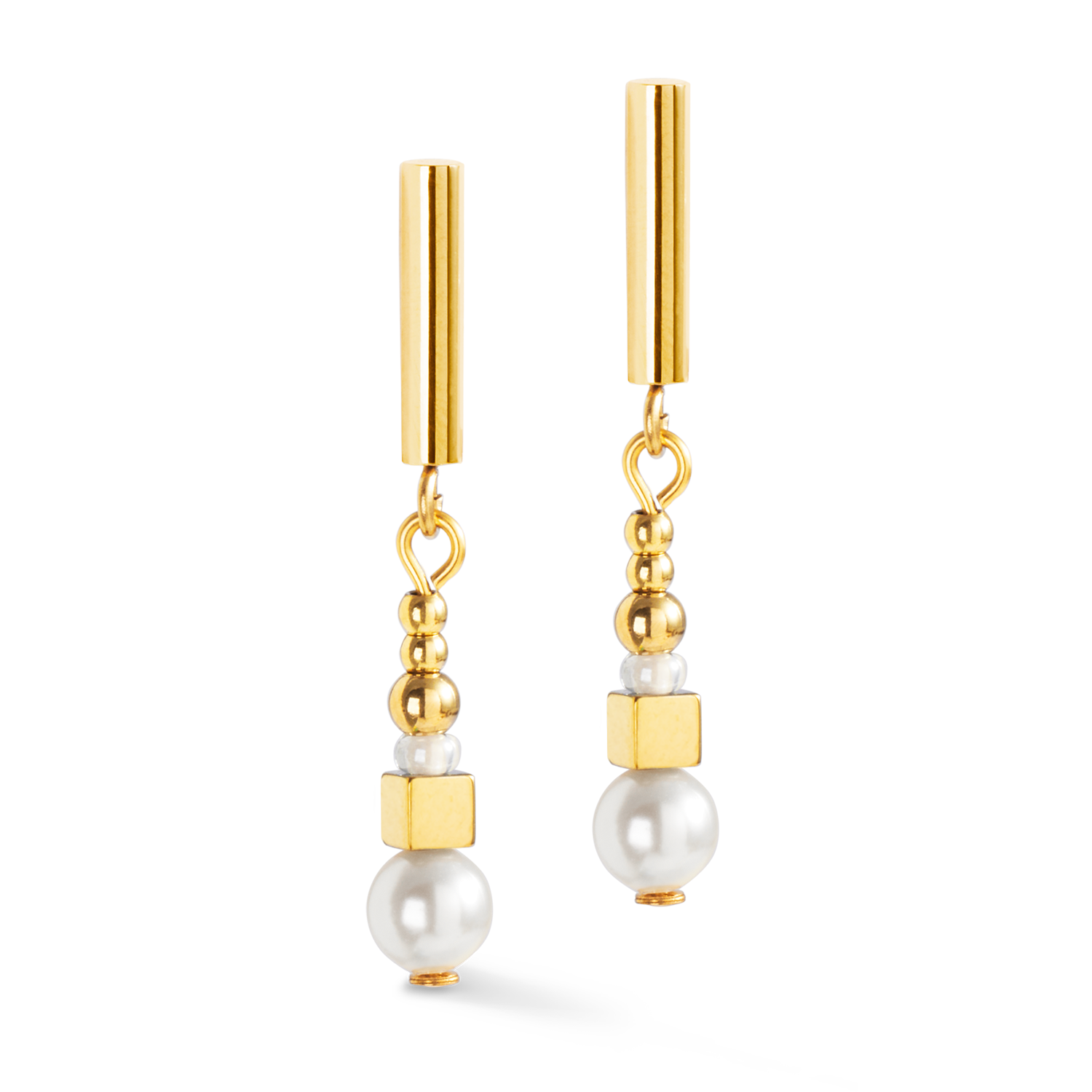 Ohrringe Shimmering Princess Pearls gold-weiß von COEUR DE LION – Detailaufnahme