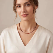 COEUR DE LION Halskette Golden Whisper braun-rot – am Model