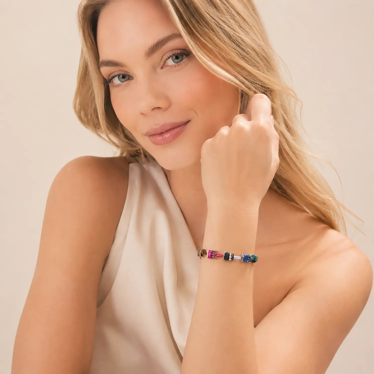 COEUR DE LION GeoCUBE® Armband classic Polaris & Strass multicolor Winter – am Model