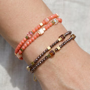 Joyful Colours Flex Armband gold-orange von COEUR DE LION – am Modell getragen