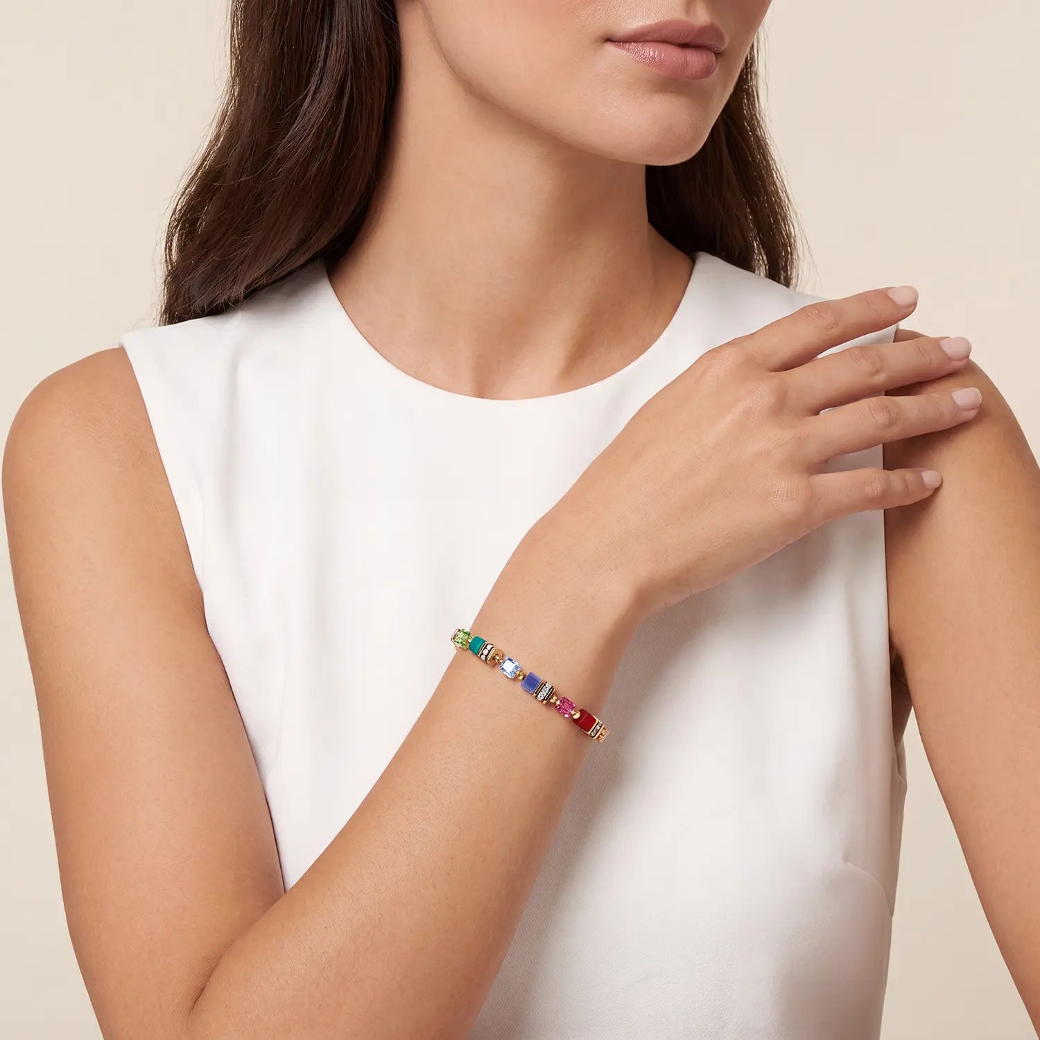 COEUR DE LION Armband Mini Cubes multicolor rainbow gold – am Model