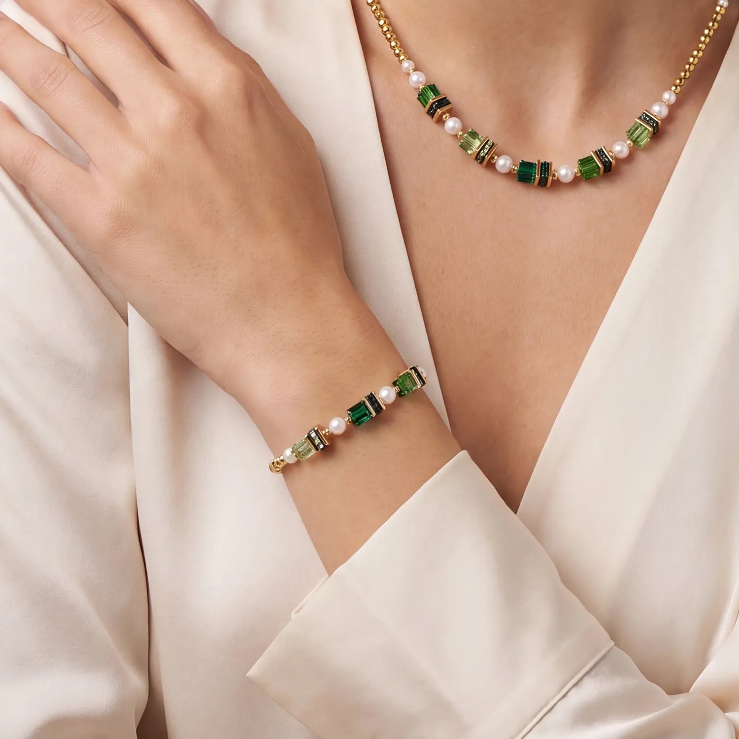 COEUR DE LION Armband Sparkling Princess gold-emerald – am Model