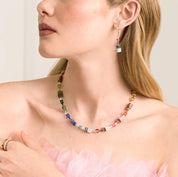 GeoCUBE® Iconic Precious Halskette Rainbow von COEUR DE LION – am Modell getragen