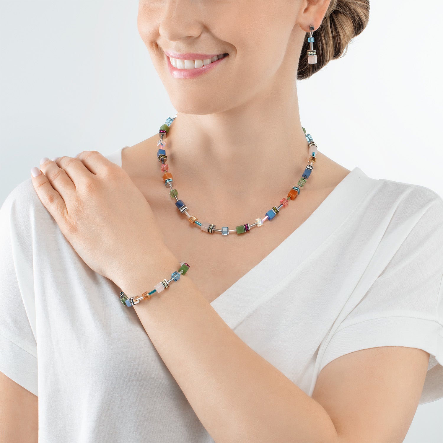 GeoCUBE® Iconic Precious Halskette multicolour boho von COEUR DE LION – am Modell getragen