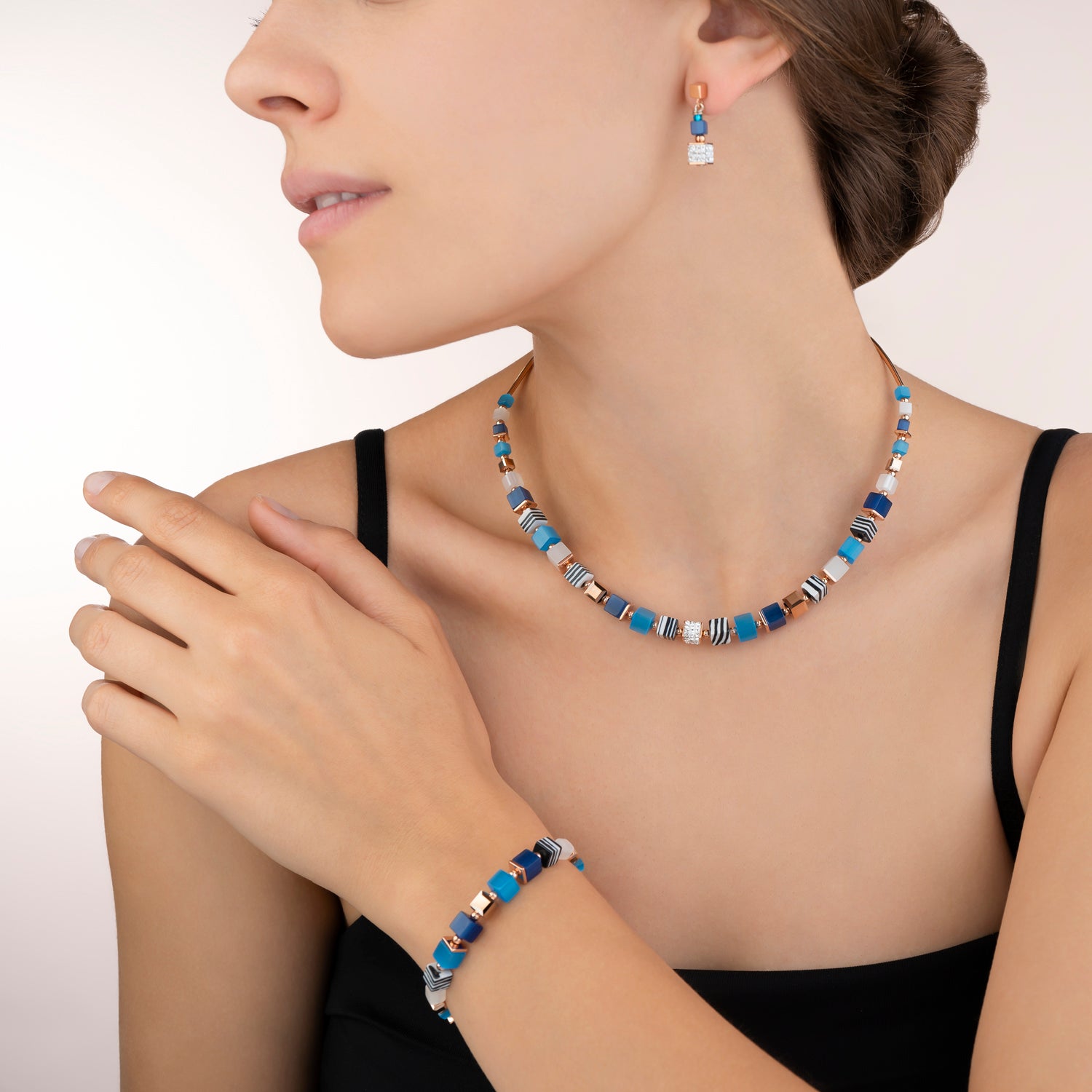 Halskette GeoCUBE® Kristalle Pavé, synthetischer Malachit & Swarovski® Kristalle blau-türkis