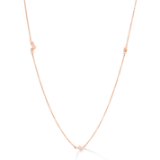 Halskette Dancing GeoCUBE® small chain long Edelstahl roségold von COEUR DE LION – Detailaufnahme