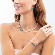 GeoCUBE® Precious Fusion Pearls Halskette türkis von COEUR DE LION – am Modell getragen