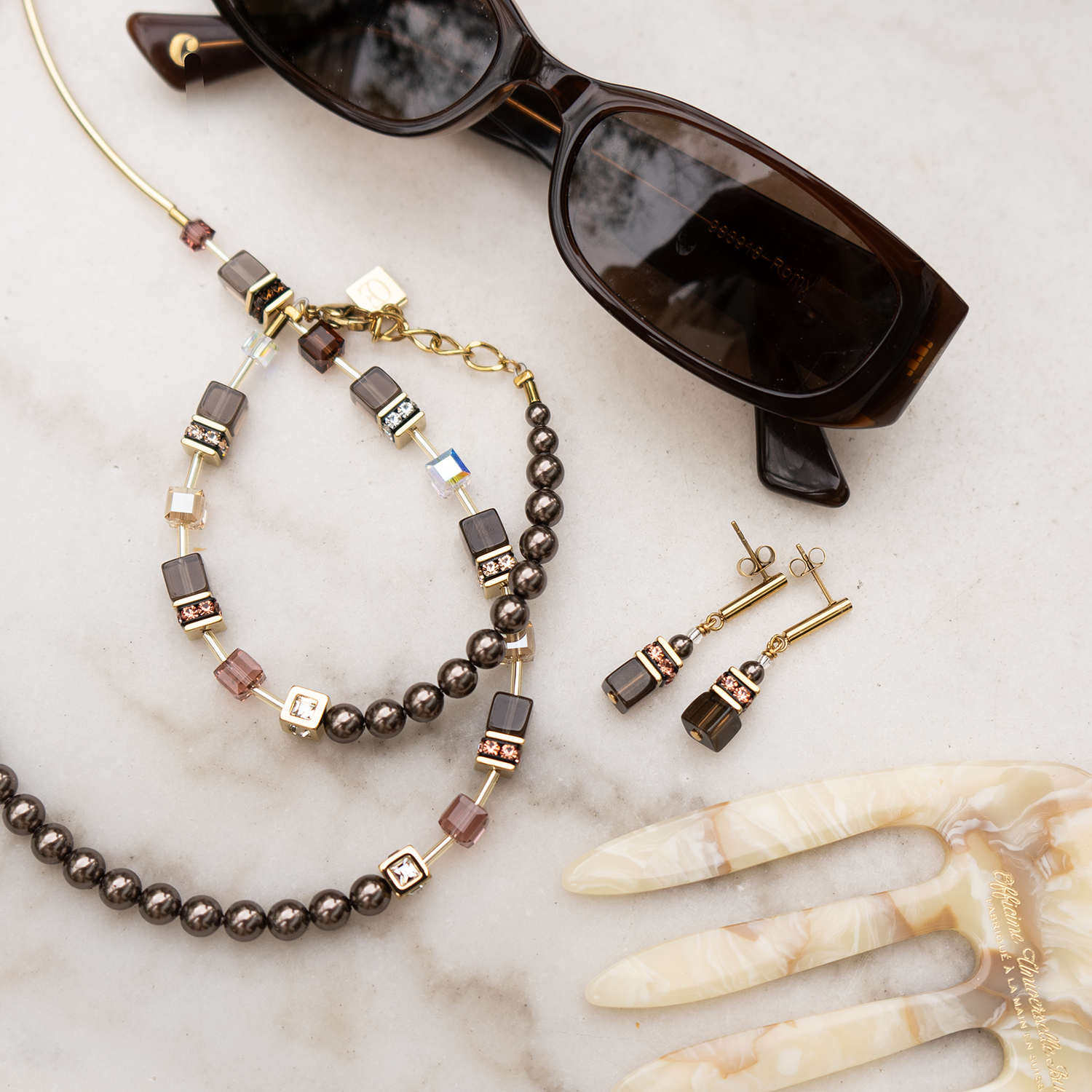 GeoCUBE® Precious Fusion Pearls Halskette Mocha Mousse von COEUR DE LION – Tragevariante
