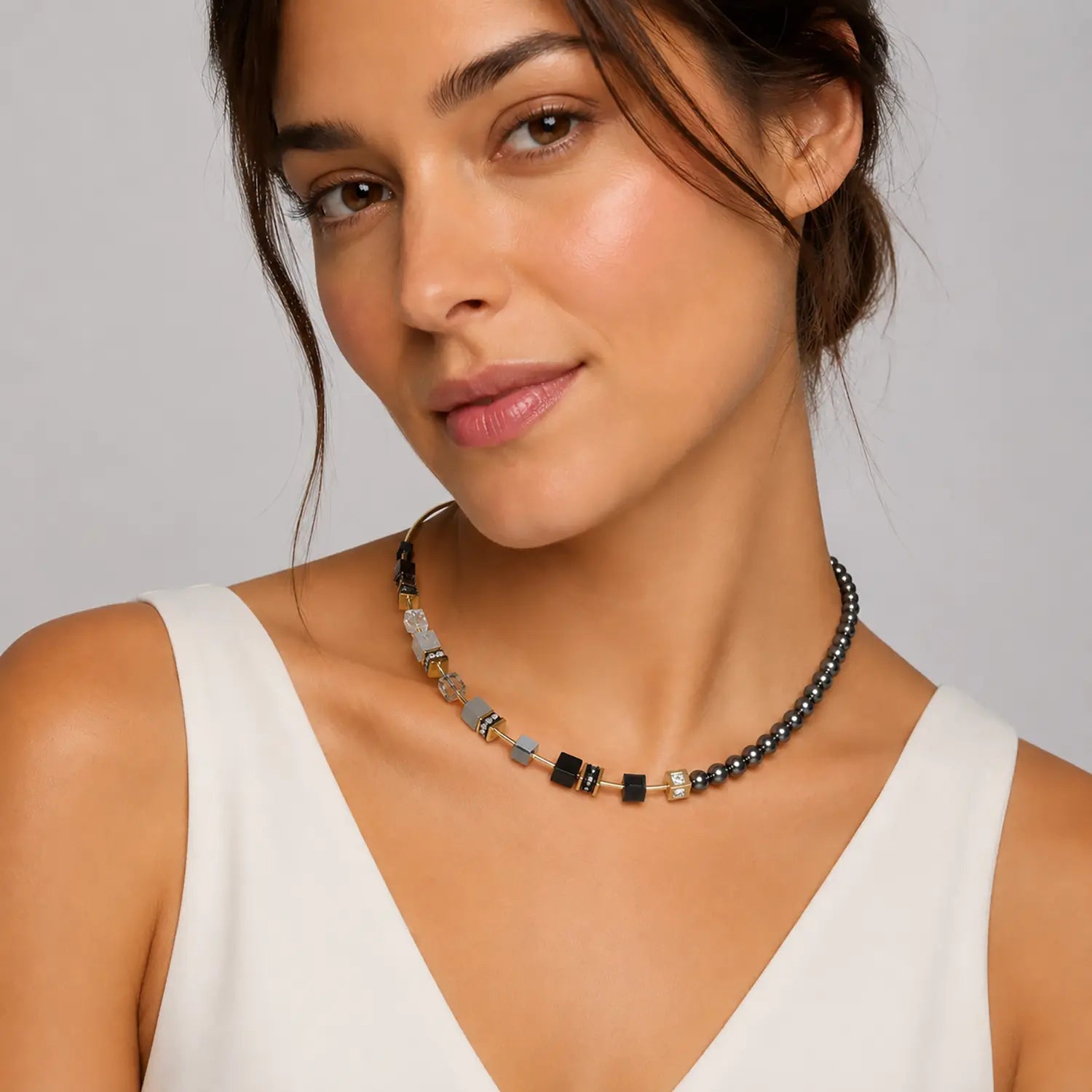 COEUR DE LION GeoCUBE® Precious Fusion Pearls Halskette Anthracite Glow – am Model
