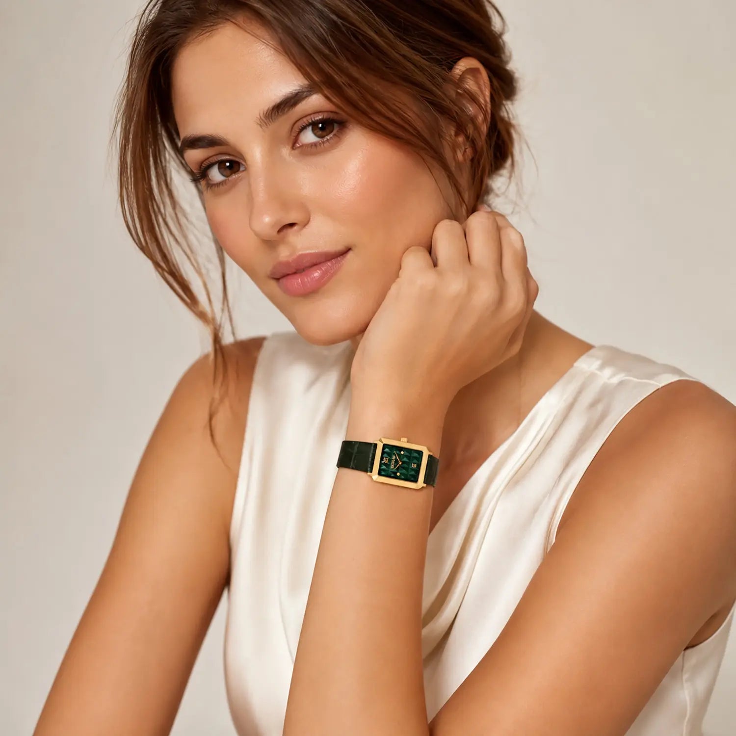 COEUR DE LION Uhr Iconic Spikes Leder Forest Green Gold – am Model
