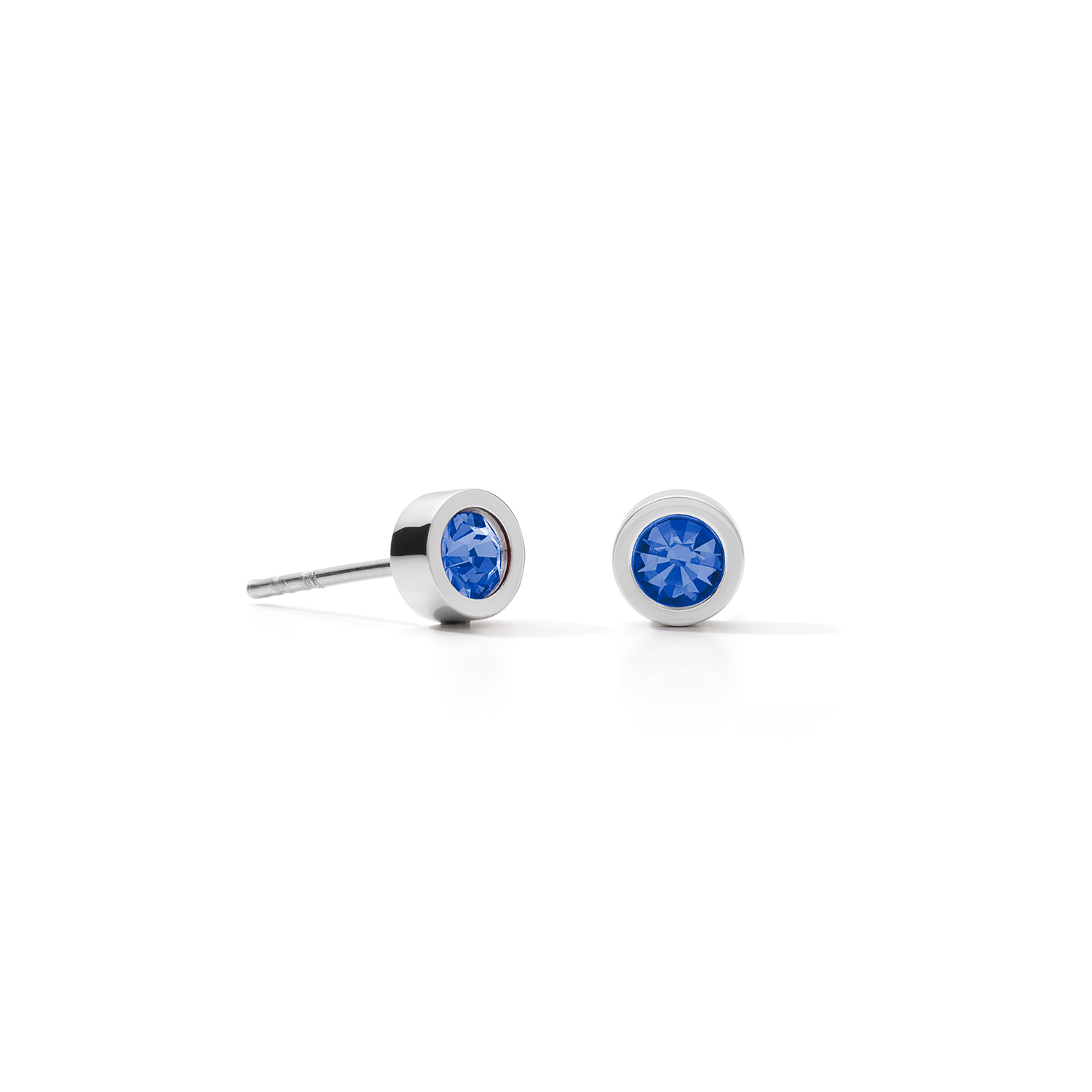 Ohrringe Sparkling Dot silber-blau von COEUR DE LION – Detailaufnahme
